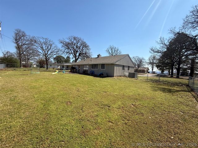 1218 Wade Wells Drive, Henryetta, OK 74437