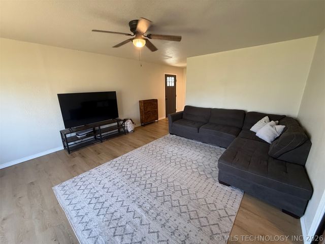 1218 Wade Wells Drive, Henryetta, OK 74437