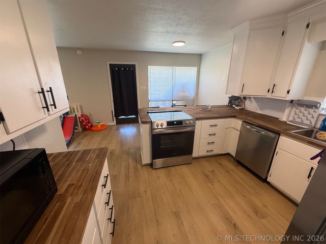 1218 Wade Wells Drive, Henryetta, OK 74437