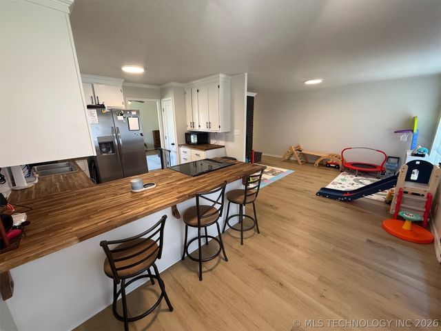 1218 Wade Wells Drive, Henryetta, OK 74437