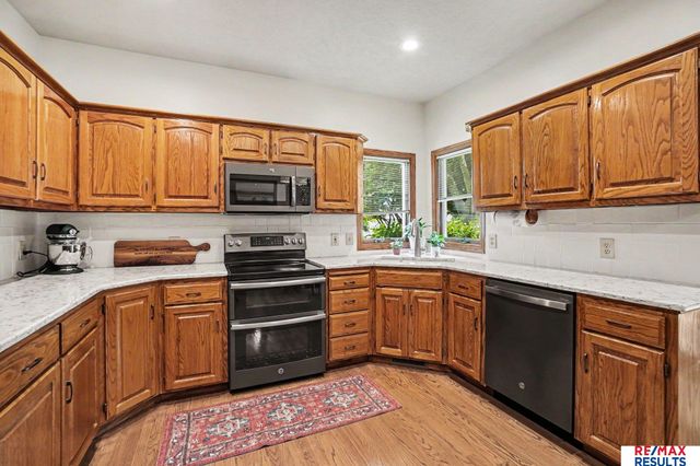 503 W Centennial Drive, Papillion, NE 68046
