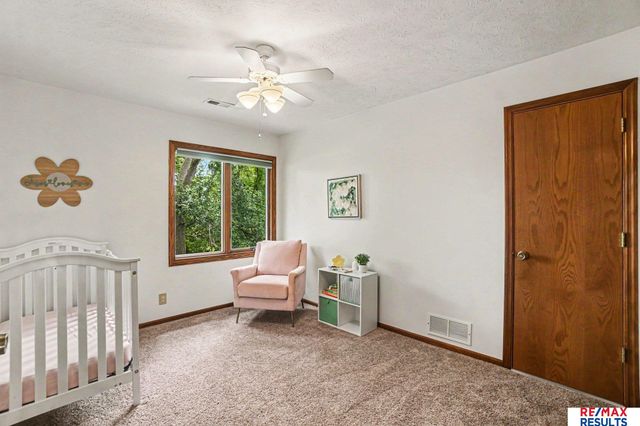 503 W Centennial Drive, Papillion, NE 68046