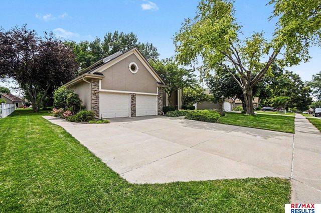 503 W Centennial Drive, Papillion, NE 68046