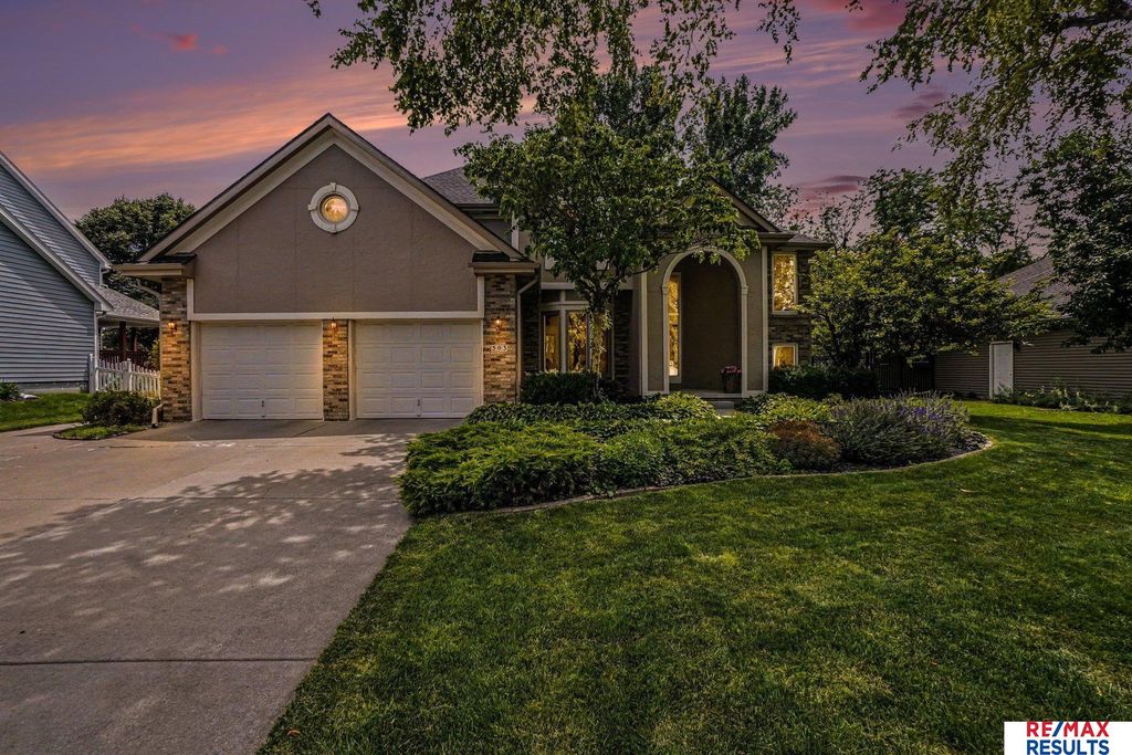503 W Centennial Drive, Papillion, NE 68046