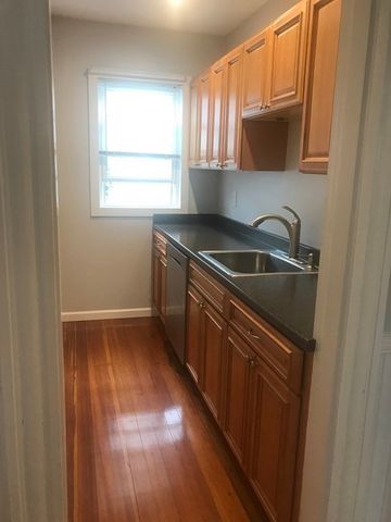 1 Hathorne Crescent 1, Salem, MA 01970