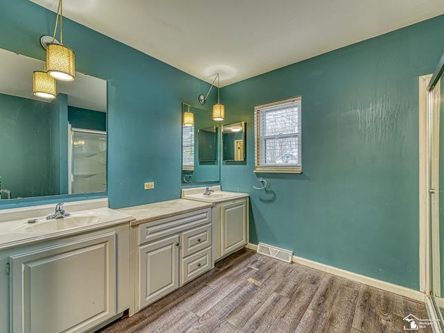 15601 Bak Road, Van Buren Twp, MI 48111