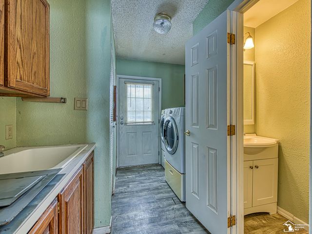 15601 Bak Road, Van Buren Twp, MI 48111