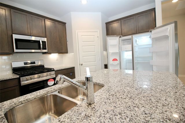 8411 Sweet Cherry Lane, Magnolia, TX 77354