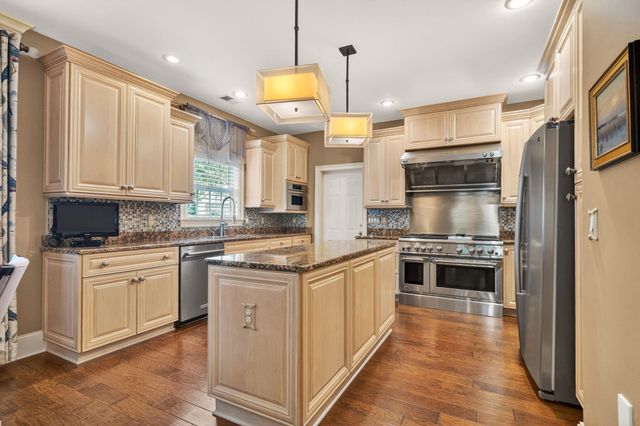 99 Hunters Oak Ct., Pawleys Island, SC 29585