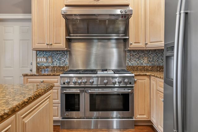 99 Hunters Oak Ct., Pawleys Island, SC 29585