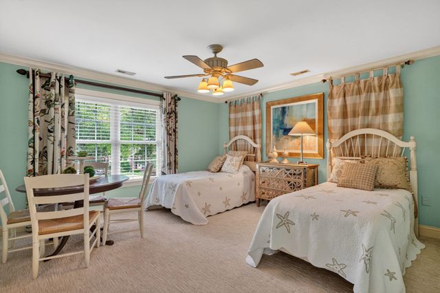 99 Hunters Oak Ct., Pawleys Island, SC 29585