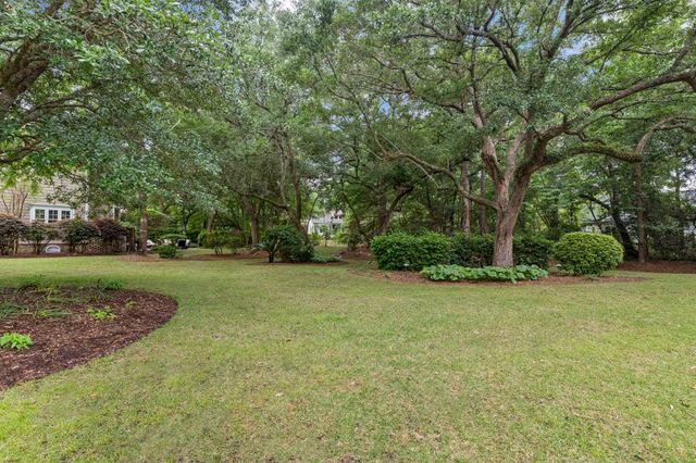 99 Hunters Oak Ct., Pawleys Island, SC 29585