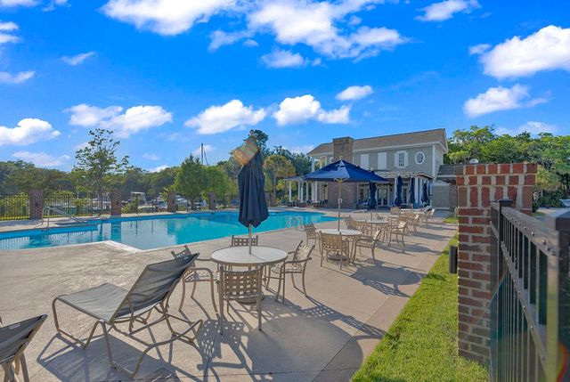 99 Hunters Oak Ct., Pawleys Island, SC 29585