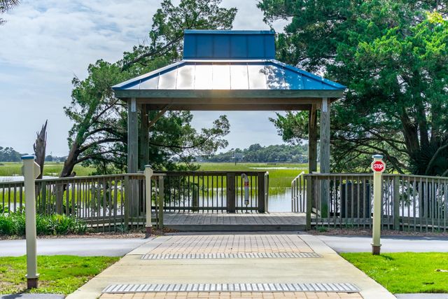 99 Hunters Oak Ct., Pawleys Island, SC 29585