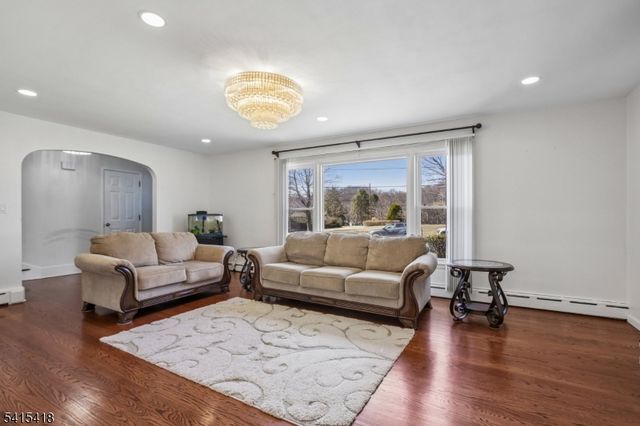 500 E Valley View Ave, Hackettstown Town, NJ 07840