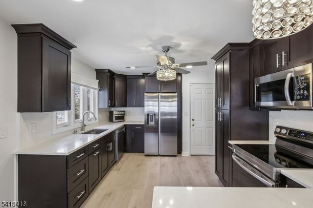 500 E Valley View Ave, Hackettstown Town, NJ 07840