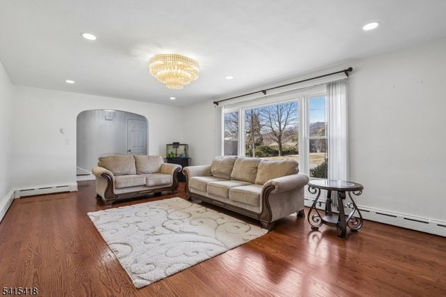 500 E Valley View Ave, Hackettstown Town, NJ 07840