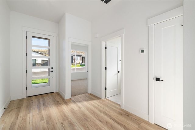 6677 W 27th Avenue, Kennewick, WA 99338