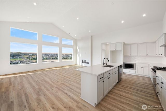 6677 W 27th Avenue, Kennewick, WA 99338