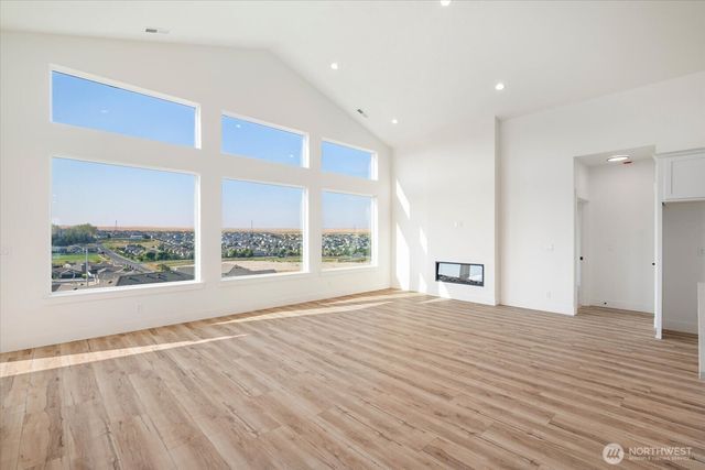 6677 W 27th Avenue, Kennewick, WA 99338