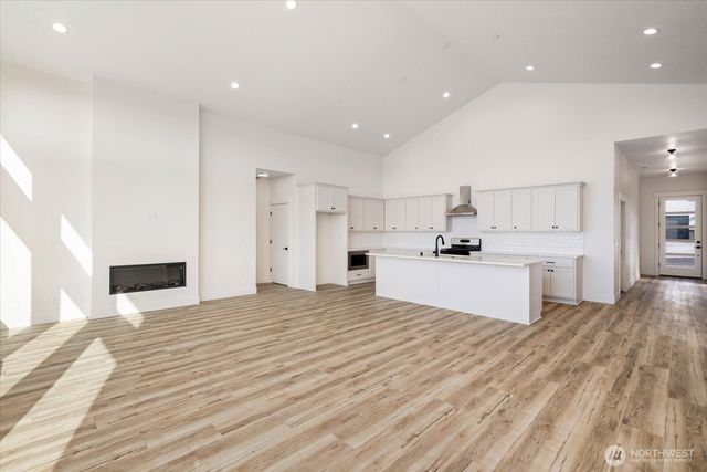 6677 W 27th Avenue, Kennewick, WA 99338