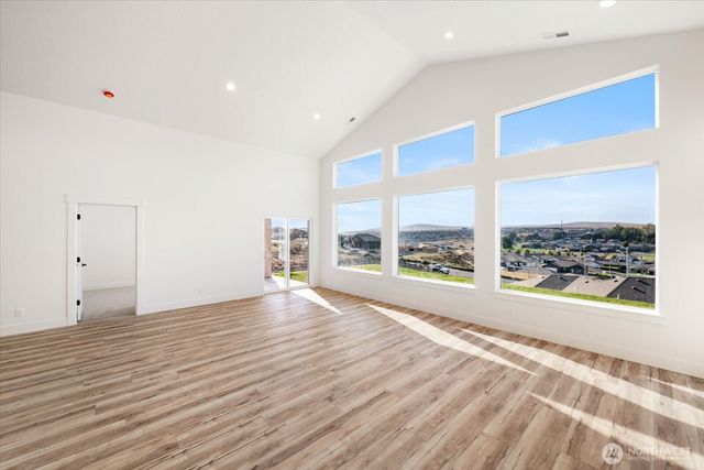 6677 W 27th Avenue, Kennewick, WA 99338