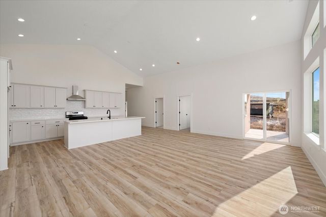 6677 W 27th Avenue, Kennewick, WA 99338