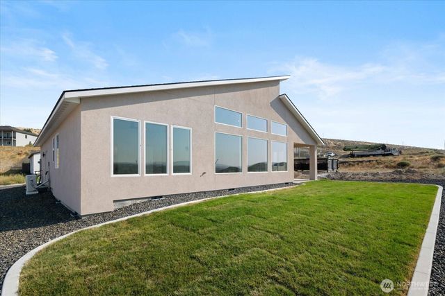 6677 W 27th Avenue, Kennewick, WA 99338