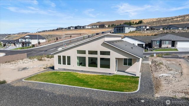 6677 W 27th Avenue, Kennewick, WA 99338