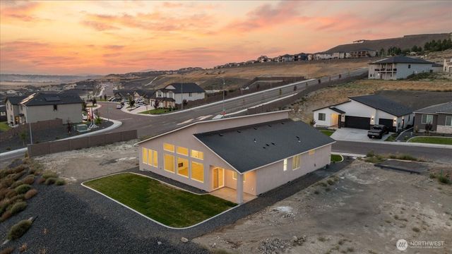 6677 W 27th Avenue, Kennewick, WA 99338