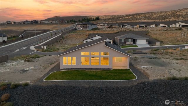 6677 W 27th Avenue, Kennewick, WA 99338