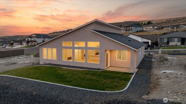 6677 W 27th Avenue, Kennewick, WA 99338