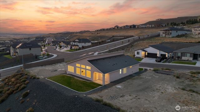 6677 W 27th Avenue, Kennewick, WA 99338