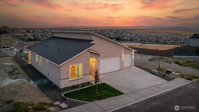 6677 W 27th Avenue, Kennewick, WA 99338