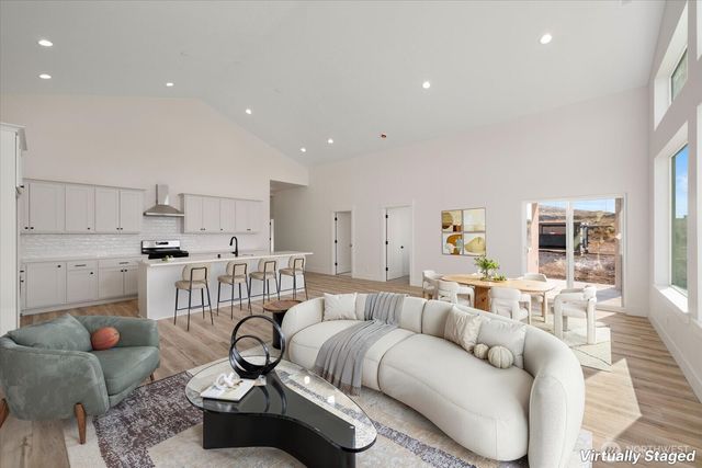 6677 W 27th Avenue, Kennewick, WA 99338