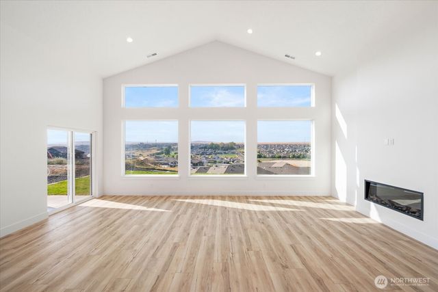 6677 W 27th Avenue, Kennewick, WA 99338