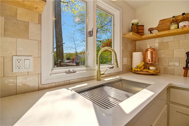 8 Monterey Drive, Bristol, RI 02809