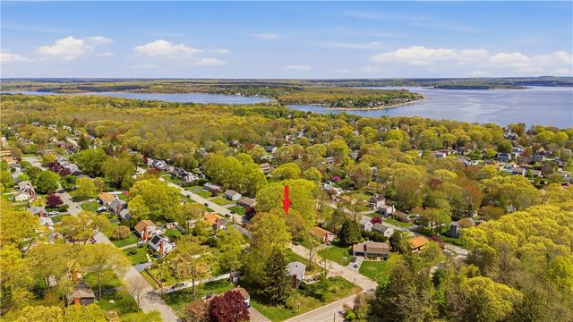 8 Monterey Drive, Bristol, RI 02809