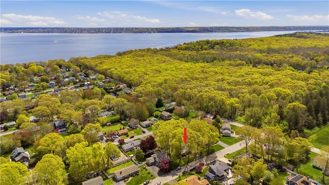 8 Monterey Drive, Bristol, RI 02809