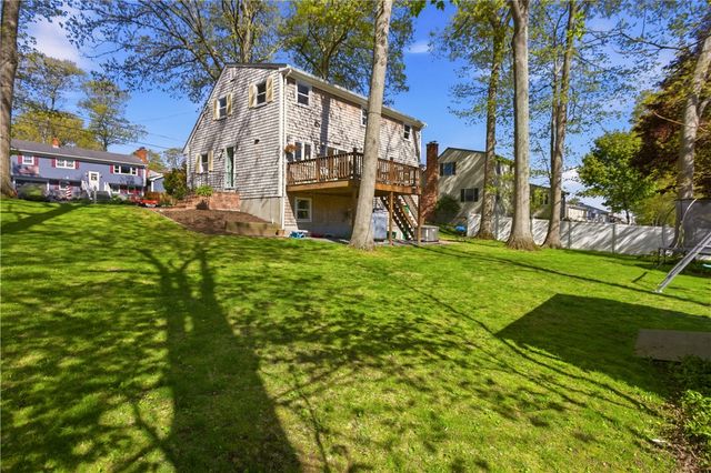 8 Monterey Drive, Bristol, RI 02809