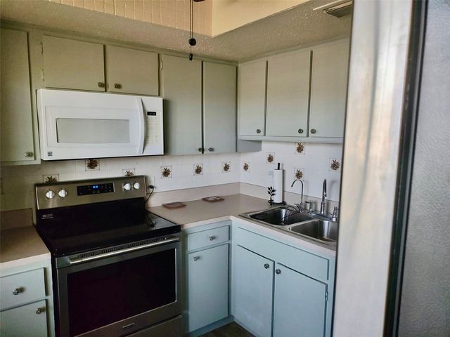 11700 PARK BLVD 104, Seminole, FL 33772