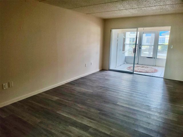 11700 PARK BLVD 104, Seminole, FL 33772