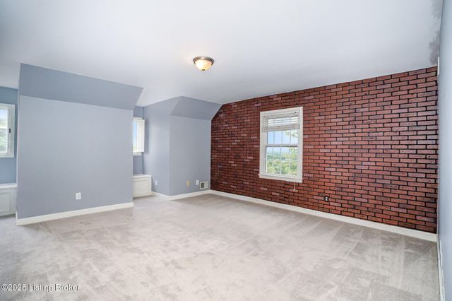 7204 Austinwood Rd, Louisville, KY 40214