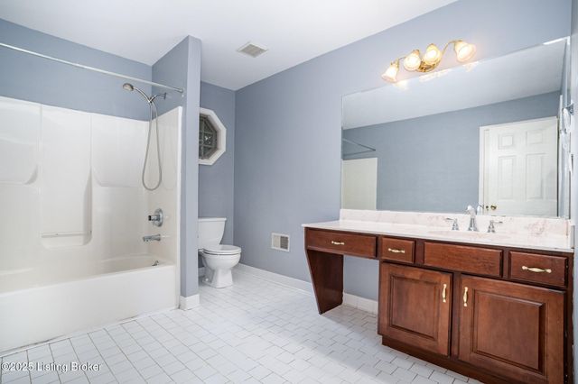 7204 Austinwood Rd, Louisville, KY 40214