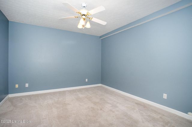 7204 Austinwood Rd, Louisville, KY 40214