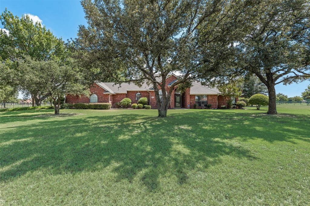 406 Tishomingo Road, Waxahachie, TX 75165