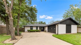2904 Adrienne Drive, College Station, TX 77845