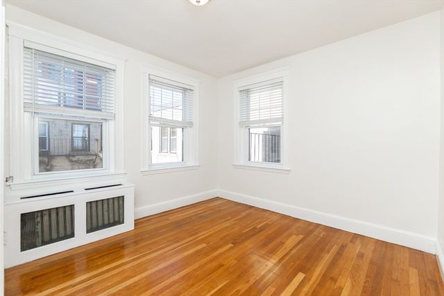 2001 Commonwealth Ave 34, Boston, MA 02135