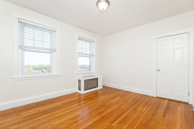 2001 Commonwealth Ave 34, Boston, MA 02135