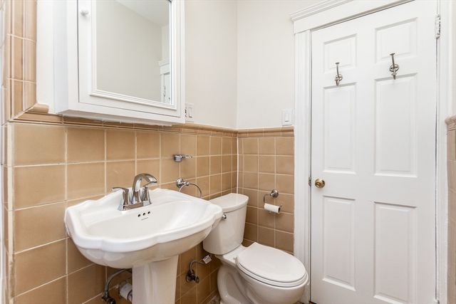 2001 Commonwealth Ave 34, Boston, MA 02135